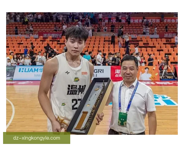 官方宣布旧将赵文哲加盟温州队